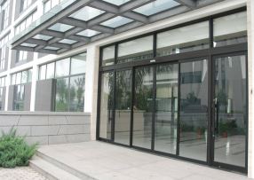 自動門門體材料選擇及保養的重要性 自動門門體材料選擇及保養的重要性